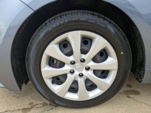 Used 2025 Toyota Corolla LE image 28