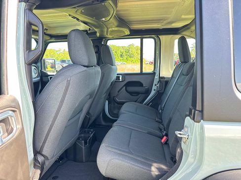 Used 2026 Jeep Wrangler Unlimited Sport AWD/4WD image 15