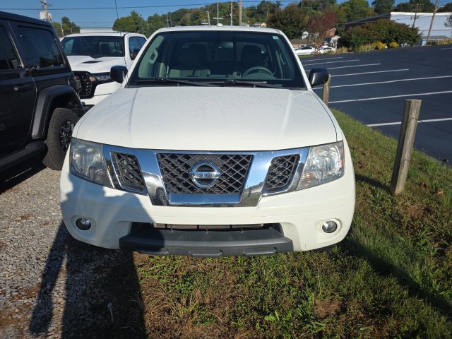 Used 2015 Nissan Frontier SV w/ SV Value Truck Package RWD image 2