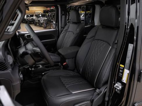 Used 2025 Jeep Gladiator Rubicon w/ Safety Group image 15