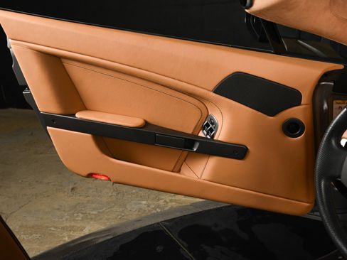 Used 2011 Aston Martin V8 Vantage Roadster RWD image 17