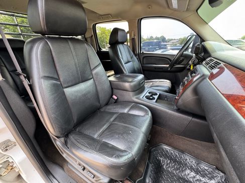 Used 2008 Chevrolet Silverado 3500 LTZ w/ EZ-Lift Tailgate Package AWD/4WD image 32