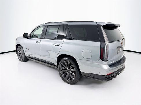 Used 2025 Cadillac Escalade V image 6