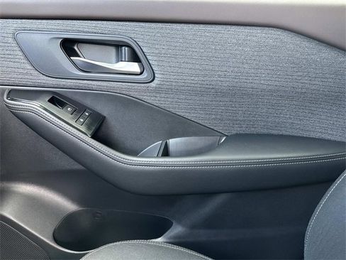 Used 2023 Nissan Rogue SV image 22