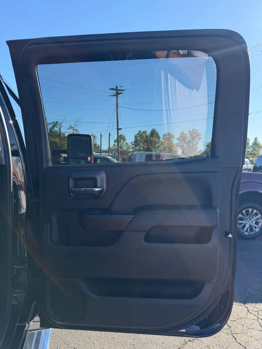 Used 2019 GMC Sierra 2500 Denali AWD/4WD image 19