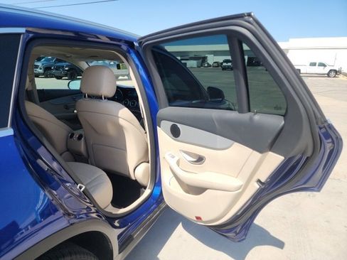 Used 2021 Mercedes-Benz GLC 300 4MATIC image 25