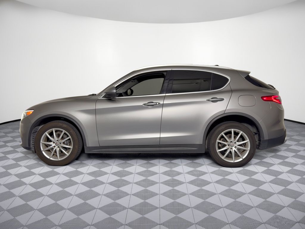 Used 2018 Alfa Romeo Stelvio Ti AWD/4WD image 2
