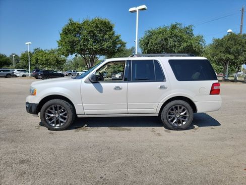 Used 2017 Ford Expedition Limited w/ Equipment Group 301A AWD/4WD image 8