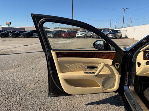 Used 2014 Bentley Flying Spur W12 image 21