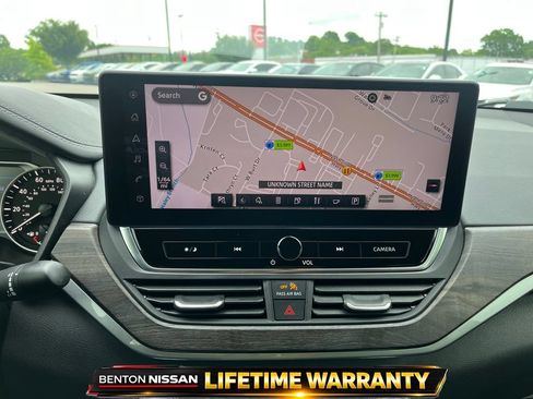 Used 2024 Nissan Altima 2.5 SV w/ SV Premium Package FWD image 17