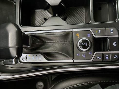 Used 2024 Kia Sorento S image 25