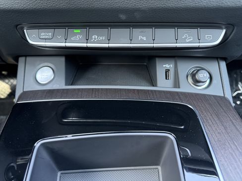 Used 2024 Audi Q5 e Premium w/ Convenience Package image 63