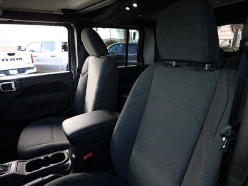 New 2025 Jeep Gladiator Willys image 15