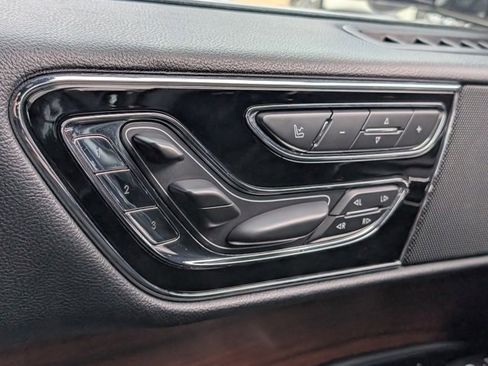 Used 2018 Lincoln Navigator Reserve w/ Technology Package image 28