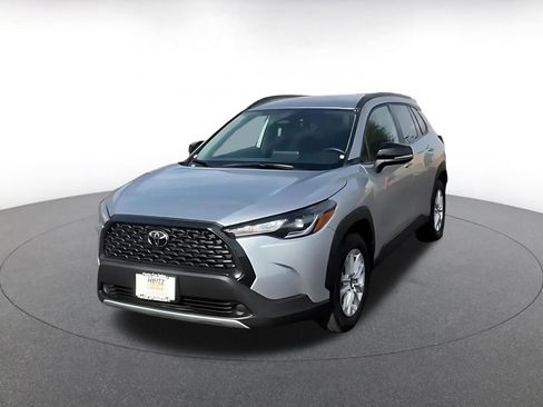 Used 2025 Toyota Corolla Cross LE image 7