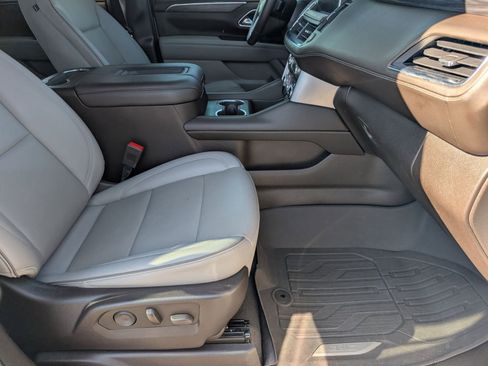 Used 2023 GMC Yukon SLT w/ SLT Luxury Package image 28