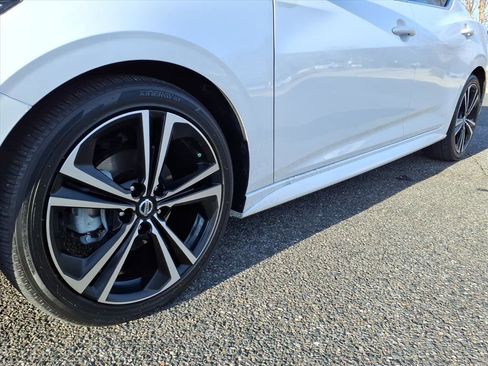 Used 2022 Nissan Sentra SR w/ Trunk Package image 9