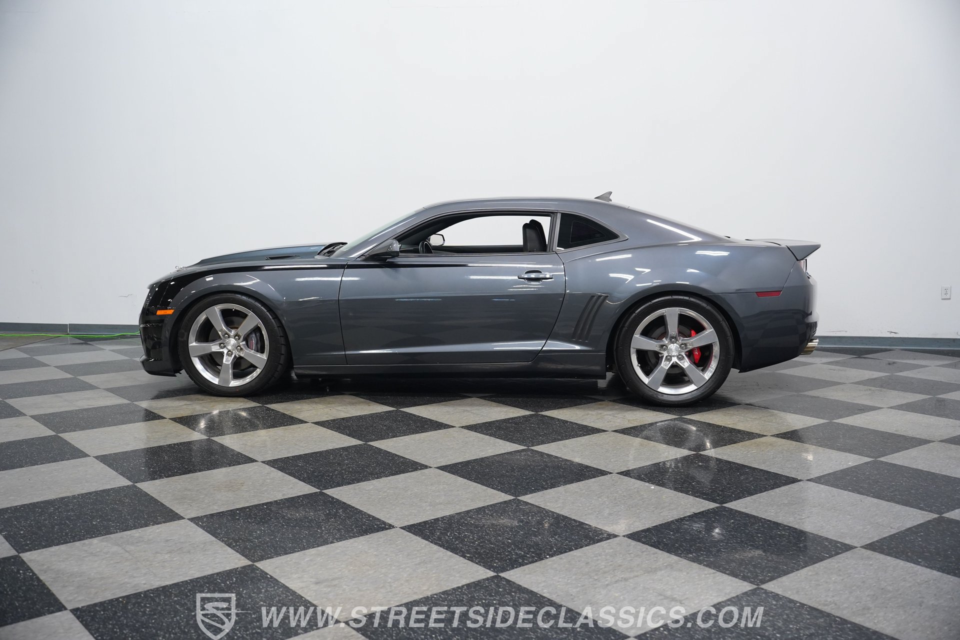 Used 2010 Chevrolet Camaro SS w/ RS Package RWD image 2
