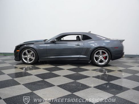 Used 2010 Chevrolet Camaro SS w/ RS Package RWD image 2