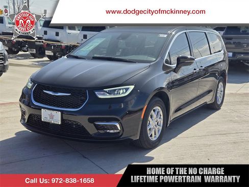 New 2026 Chrysler Pacifica Select image 1