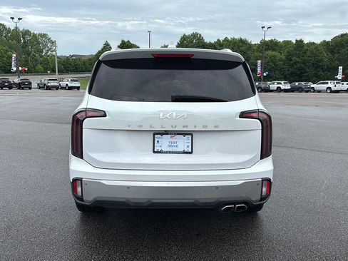 Used 2023 Kia Telluride EX w/ EX Captain's Chair Package FWD image 4