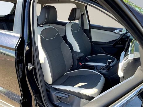 Used 2025 Volkswagen Taos SE image 29