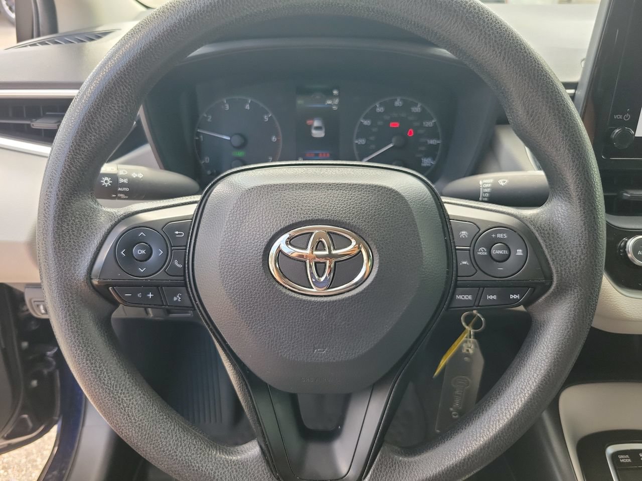 Used 2025 Toyota Corolla LE FWD image 18