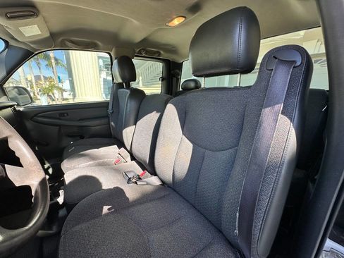 Used 2005 GMC Sierra 2500 W/T image 44