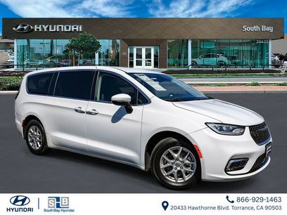 Used 2023 Chrysler Pacifica Touring-L