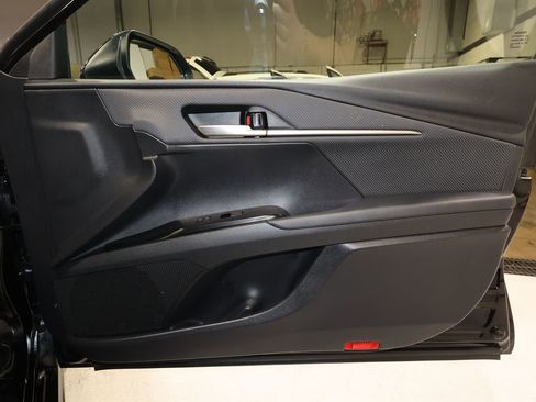 Used 2025 Toyota Camry SE image 18