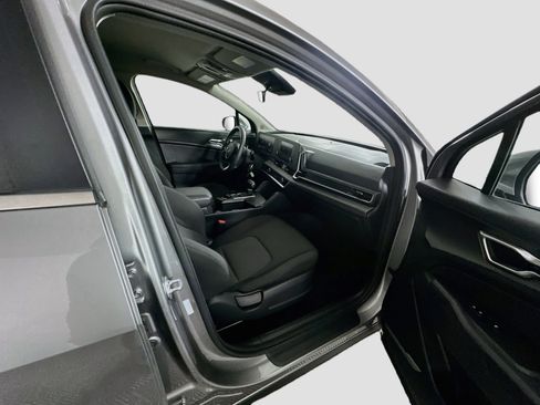 Used 2025 Kia Sportage LX FWD image 29