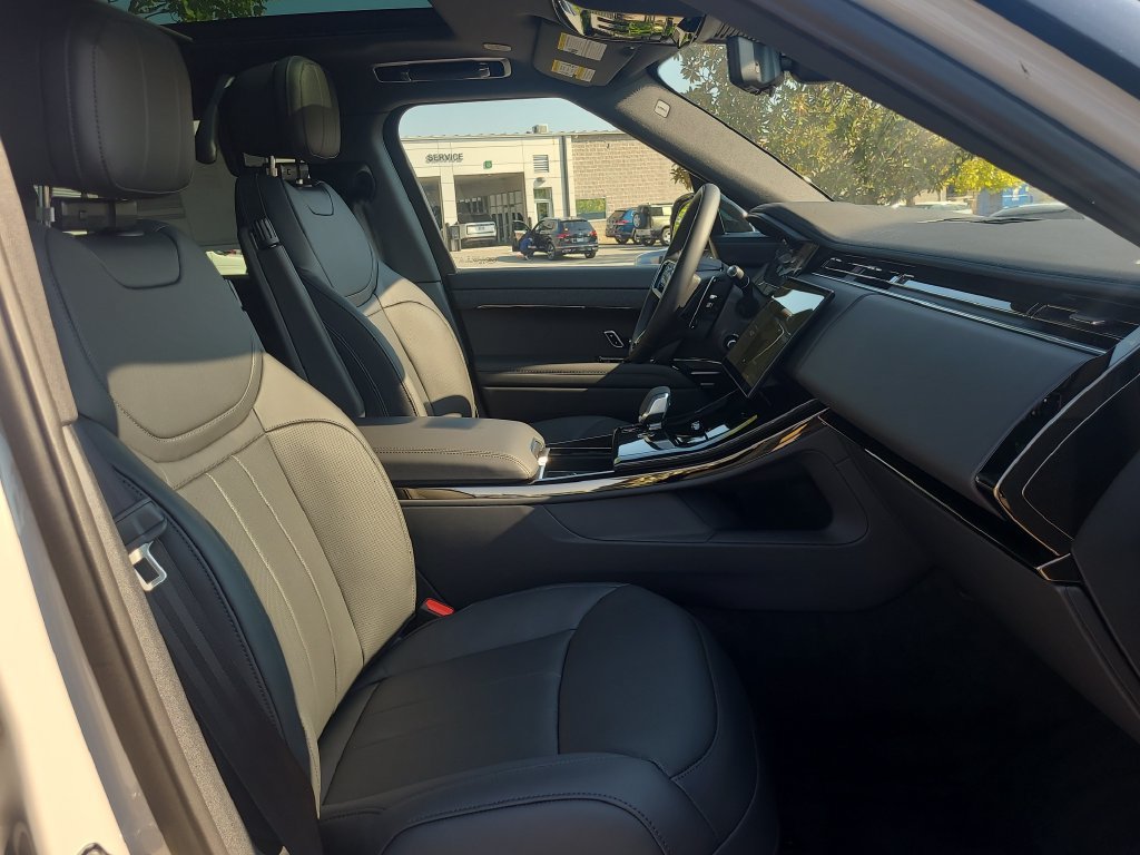 New 2027 Land Rover Range Rover Sport Dynamic SE AWD/4WD image 16