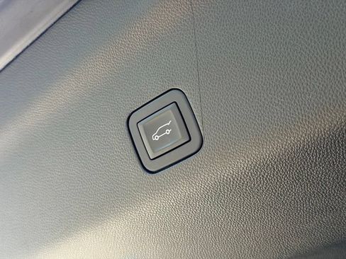 Used 2025 GMC Yukon Denali w/ Sun & Power Step Package AWD/4WD image 31