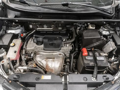 Used 2018 Toyota RAV4 XLE AWD/4WD image 3