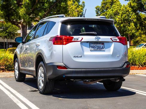 Used 2015 Toyota RAV4 LE FWD image 7