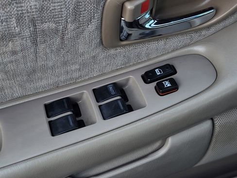 Used 2003 Toyota Avalon XL image 11