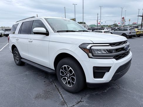 Used 2024 Ford Expedition XLT AWD/4WD image 2