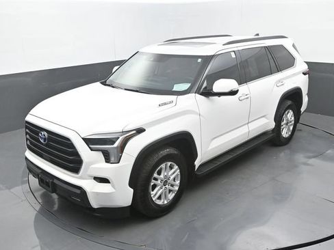 Used 2023 Toyota Sequoia SR5 w/ SR5 Premium Package RWD image 34