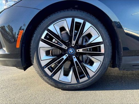 Used 2024 BMW i5 eDrive40i w/ Premium Package image 12