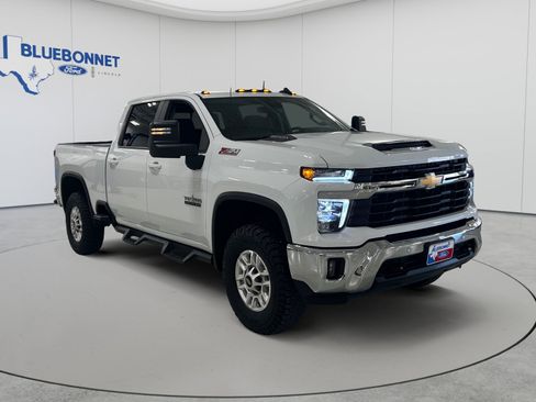 Used 2025 Chevrolet Silverado 2500 LT w/ Texas Edition AWD/4WD image 3