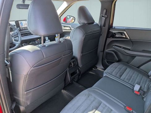 New 2025 Mitsubishi Outlander SE image 27
