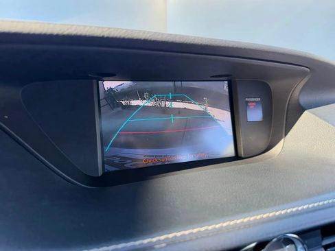 Used 2014 Lexus ES 300h w/ Premium Package w/Bamboo Trim FWD image 19