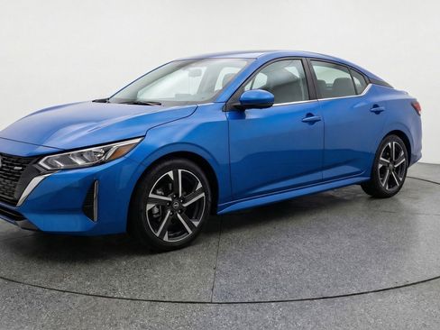 Used 2025 Nissan Sentra SV FWD image 3