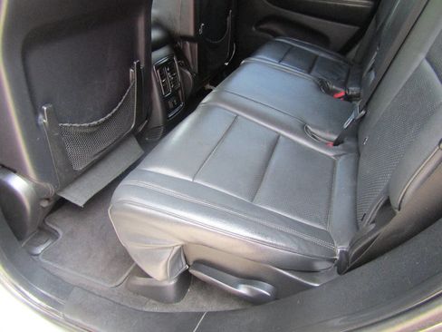 Used 2012 Jeep Grand Cherokee Laredo w/ Laredo E Group image 18