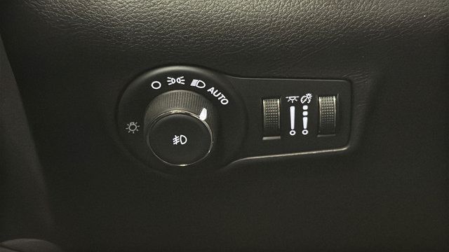 Used 2025 Jeep Compass Latitude w/ Altitude Special Edition AWD/4WD image 33