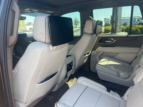 Used 2025 GMC Yukon Denali w/ Denali Reserve Package AWD/4WD image 27