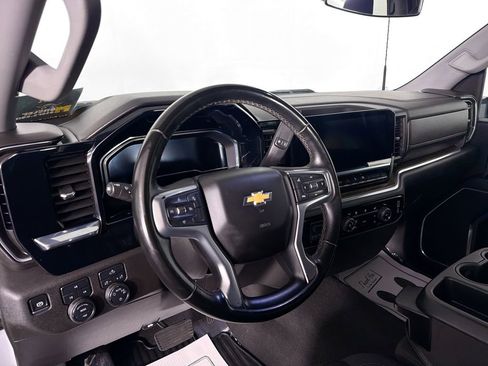 Used 2024 Chevrolet Silverado 2500 LT image 9