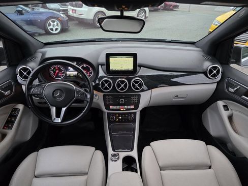 Used 2017 Mercedes-Benz B 250e B 250e 4dr Hatchback image 8
