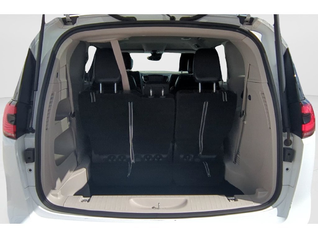 Used 2024 Chrysler Pacifica Touring-L FWD image 9