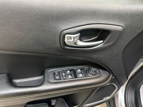 Used 2019 Jeep Compass Latitude w/ Cold Weather Group image 25